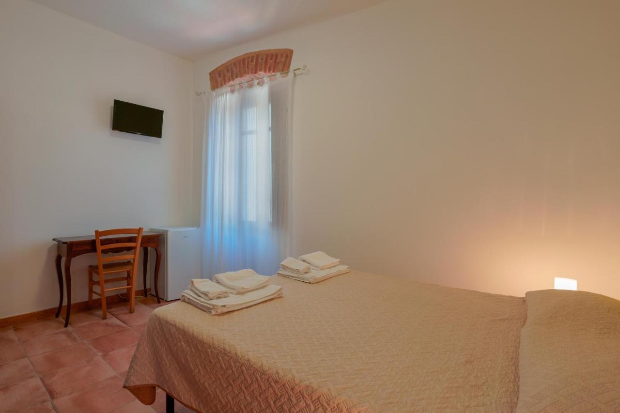 La Scala Del Sale Hotel Иглесиас Екстериор снимка